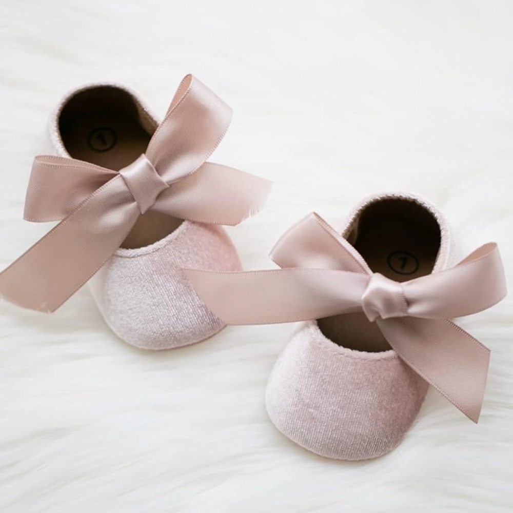 Baby girl nude pink bow shoes (size 12-18 months)